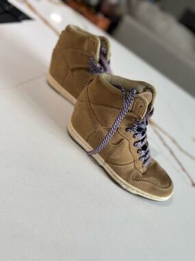 Iconic Nike Sky Hi Dunks, Hidden Wedge, Olive Brown, Size 7.5, 528899-201